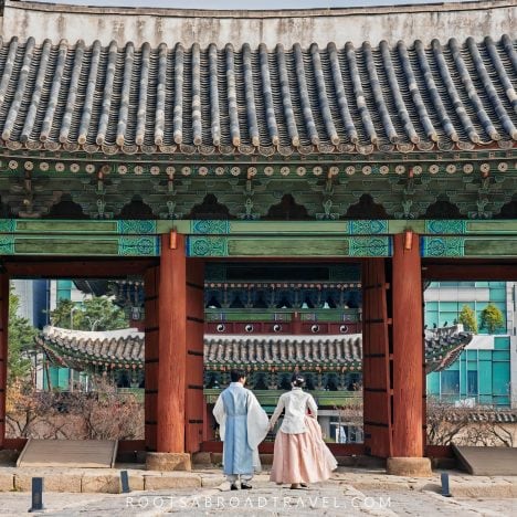 Couple in traditional Korean Hanbok clothing at Changgyeonggung Palace in Seoul