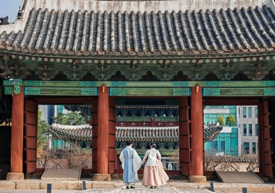 Couple in traditional Korean Hanbok clothing at Changgyeonggung Palace in Seoul